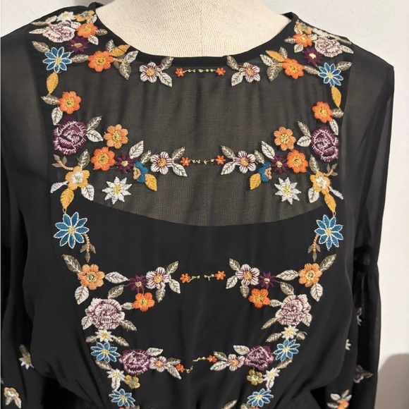 Maeve Black with Floral Embroidery Design Bell Sleeves Anfisa Tunic Dress SZ 8 - Picture 8 of 13